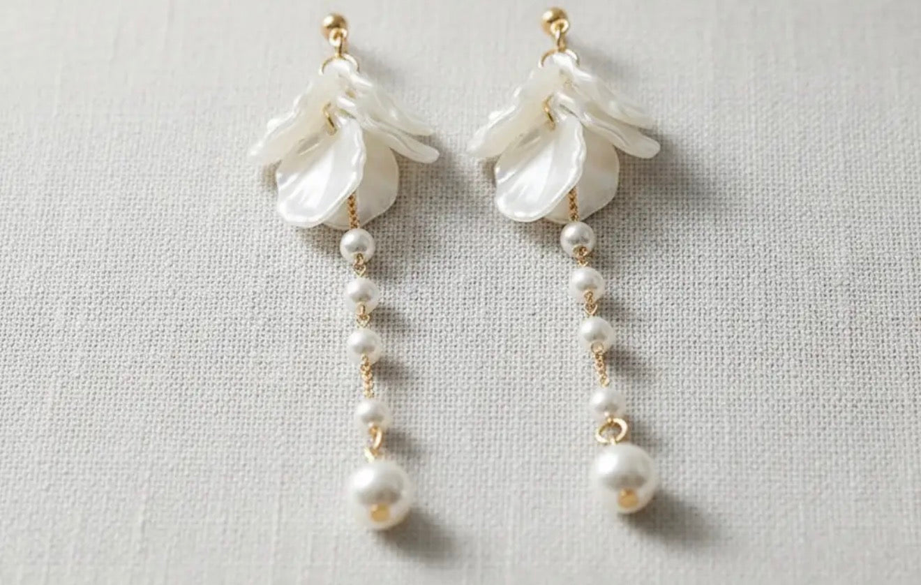 Pearl flower earrings