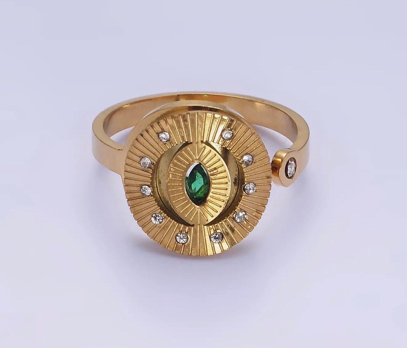 Emerald vintage style ring