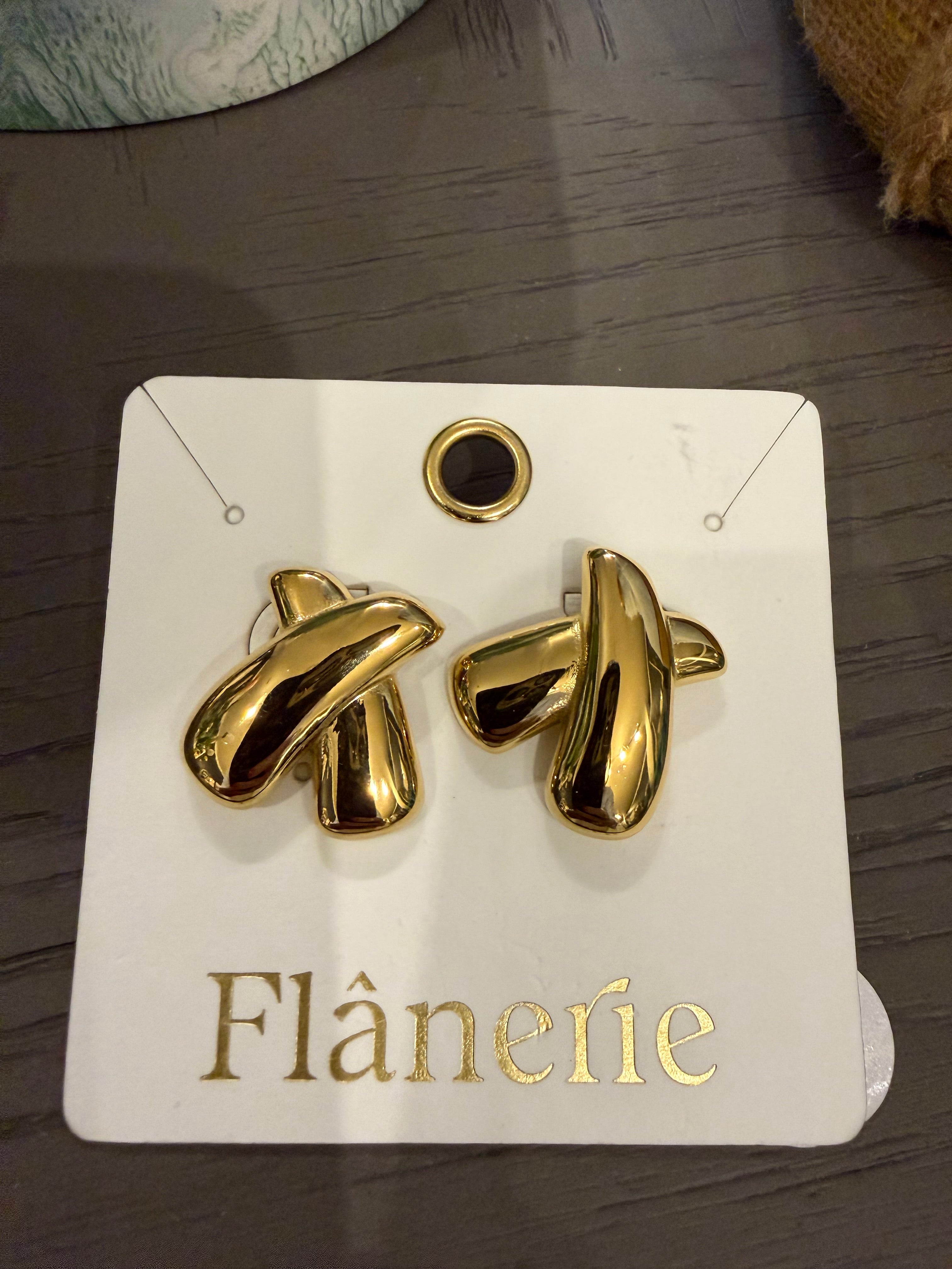 Crossover large gold earrings