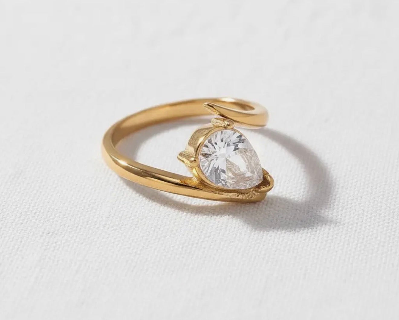 Pear diamond ring