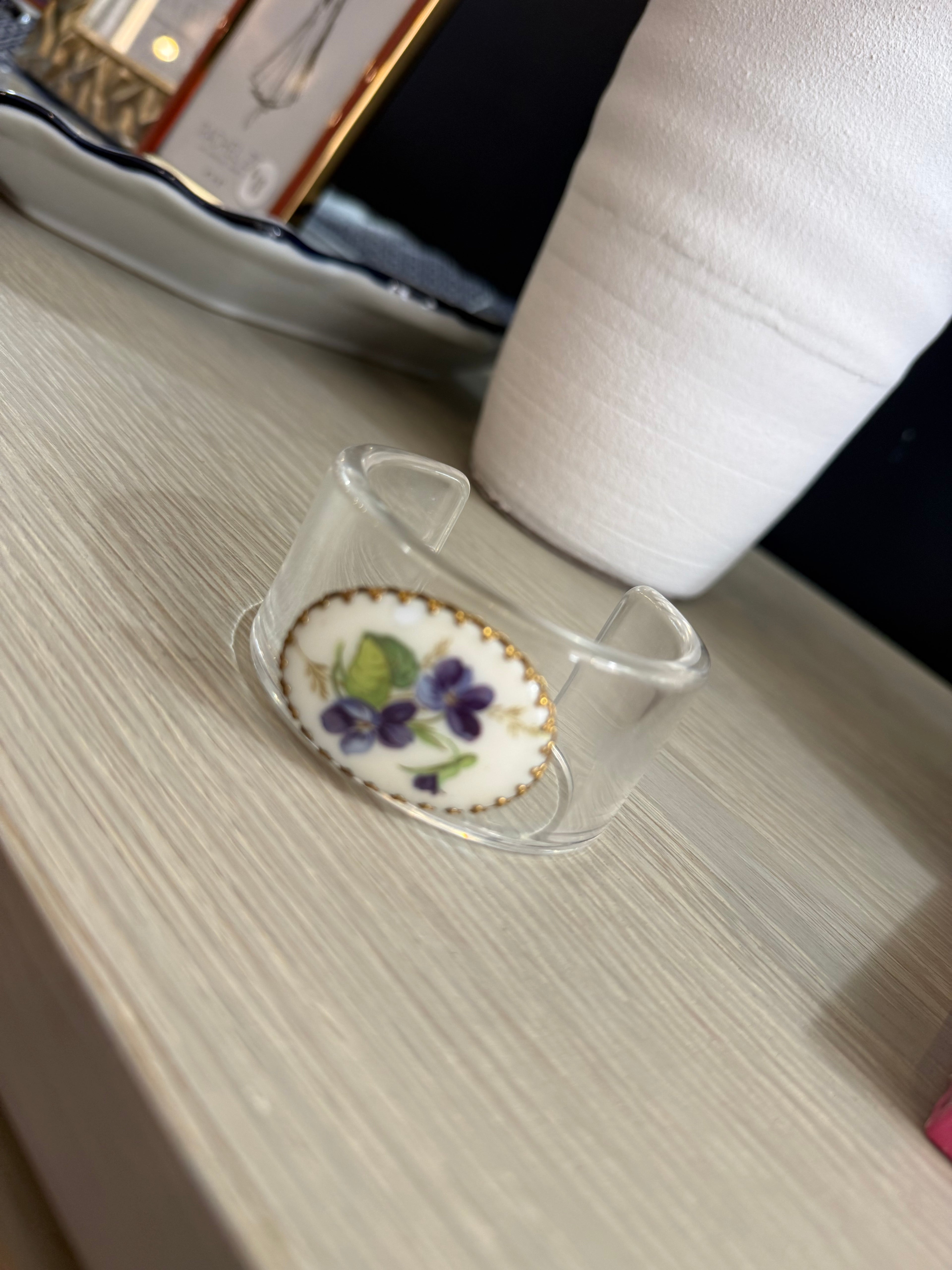 Cameo cuff