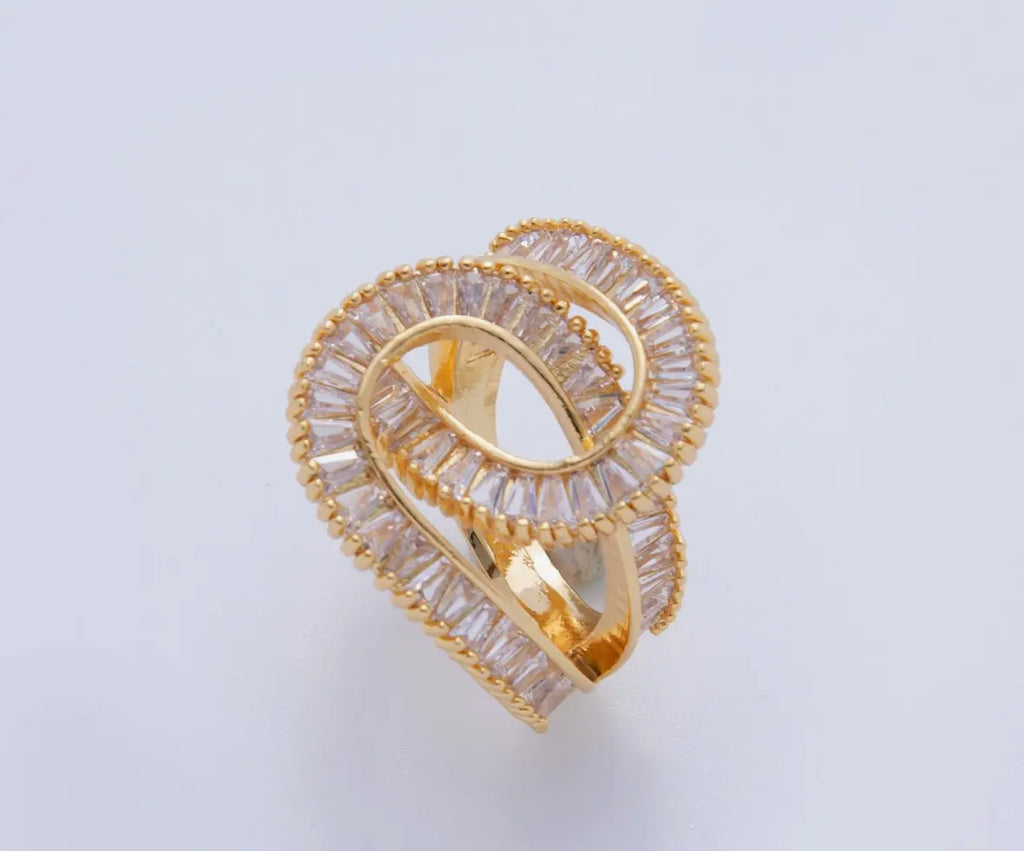 Diamond ring with baguettes