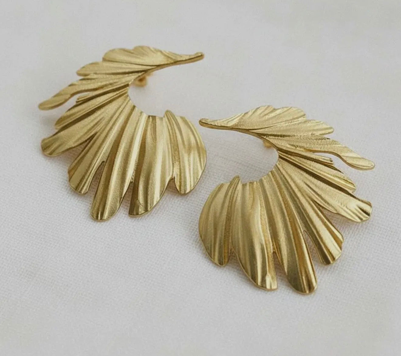 Wing gold earrings