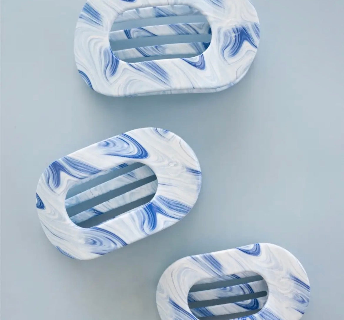 Teleties ROUND blue tie dyed Clip